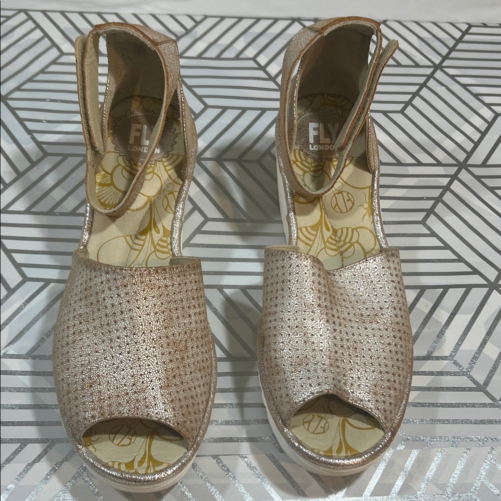 Fly London Women's Metallic Espadrilles